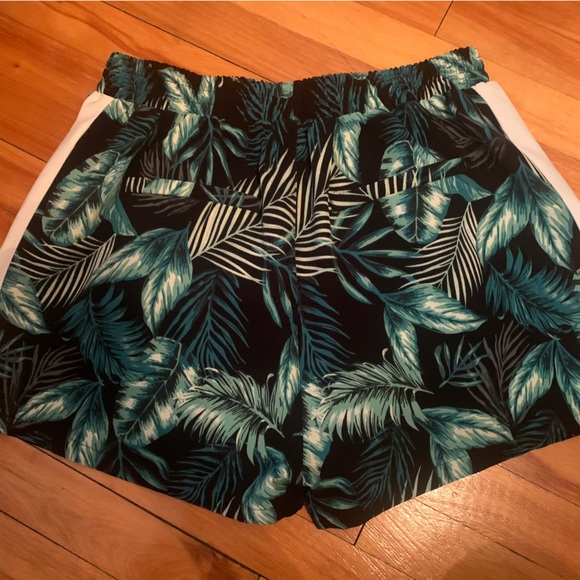 Ardene green floral shorts - Picture 2 of 3